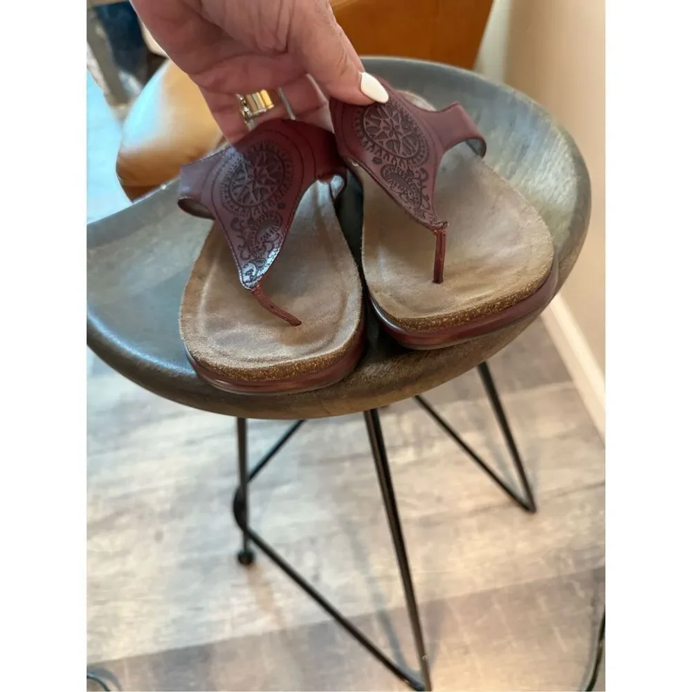 Dansko Priya Tooled Leather Sandals in Wine sz 50 or US 9 EUC